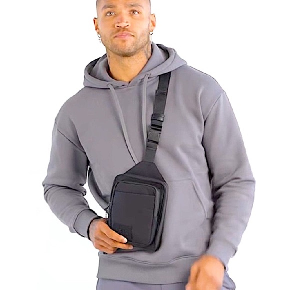 NEW BEIS The Sport Sling
IN BLACK